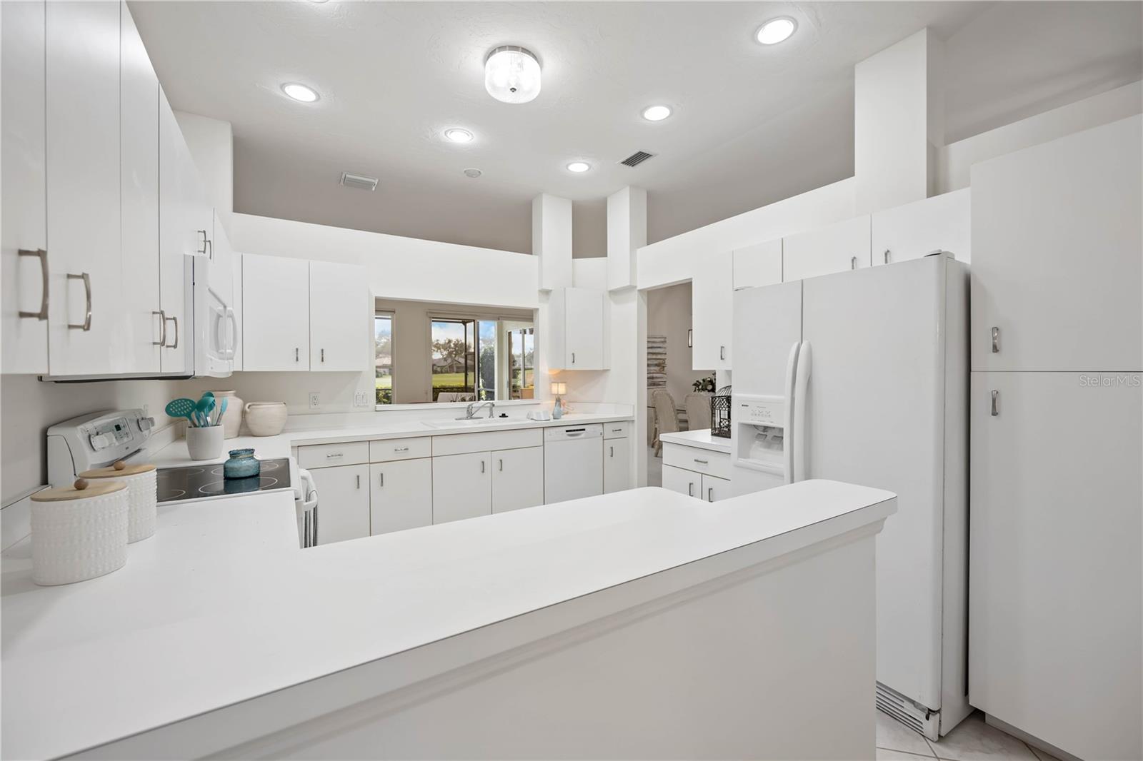 547 FALLBROOK DR — photo 13