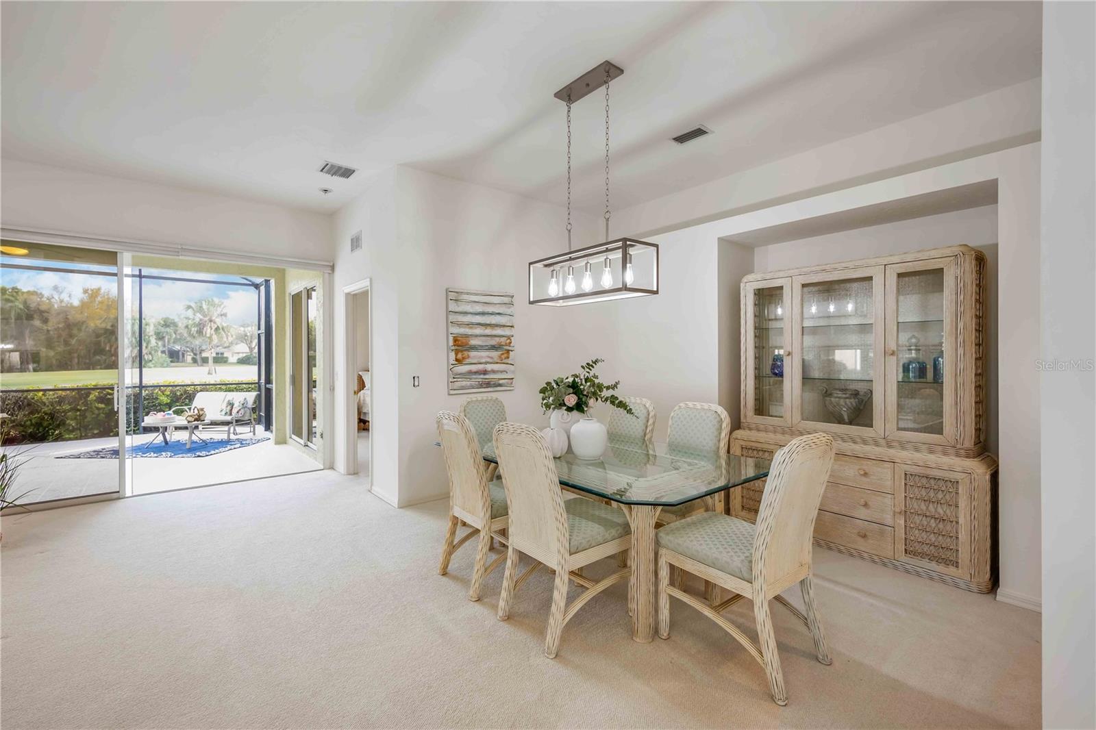547 FALLBROOK DR — photo 17
