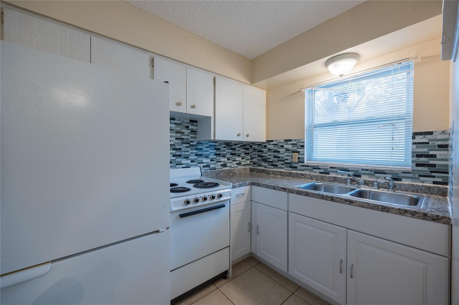 400 S METEOR AVE — photo 28