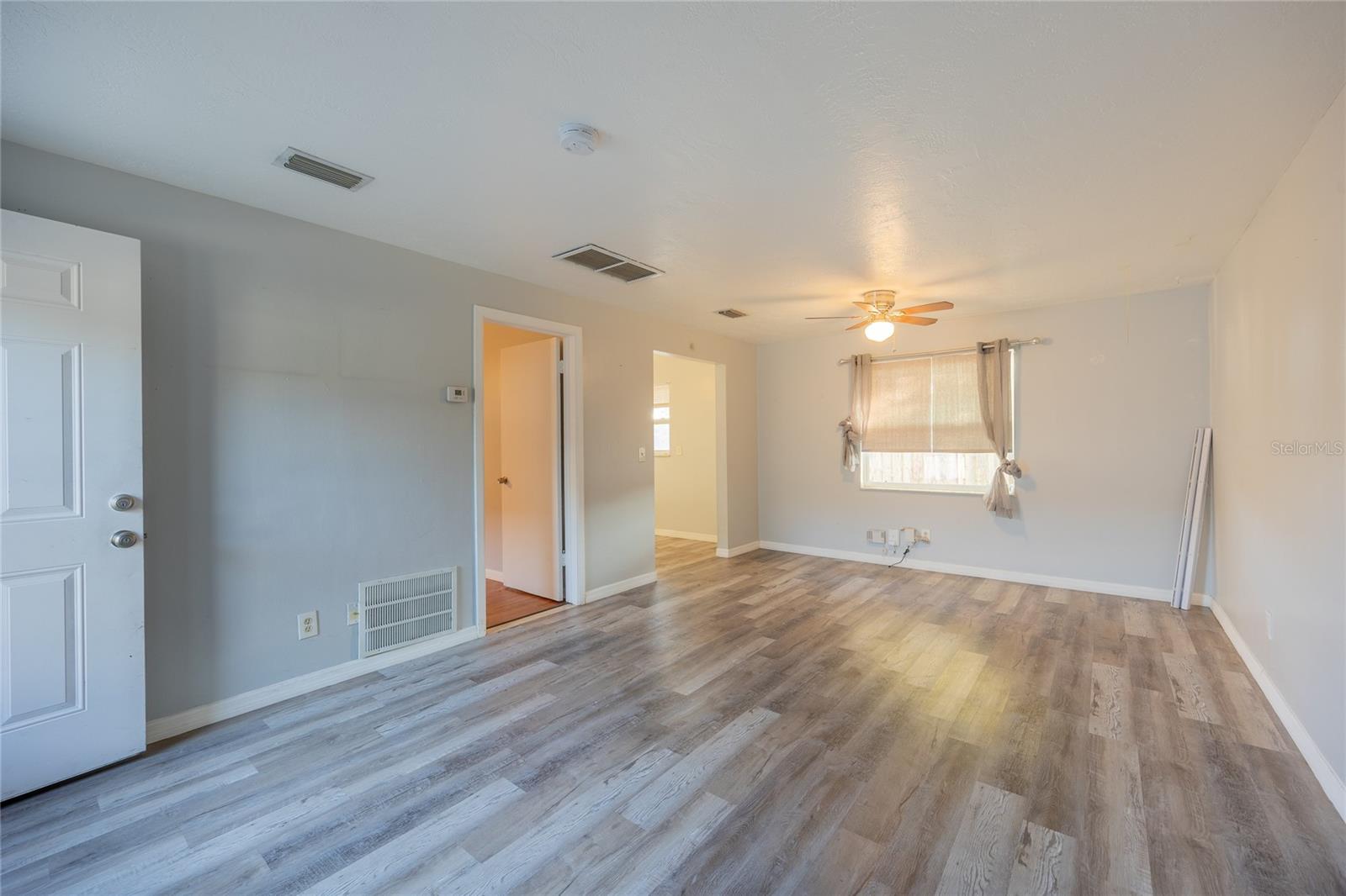 400 S METEOR AVE — photo 2
