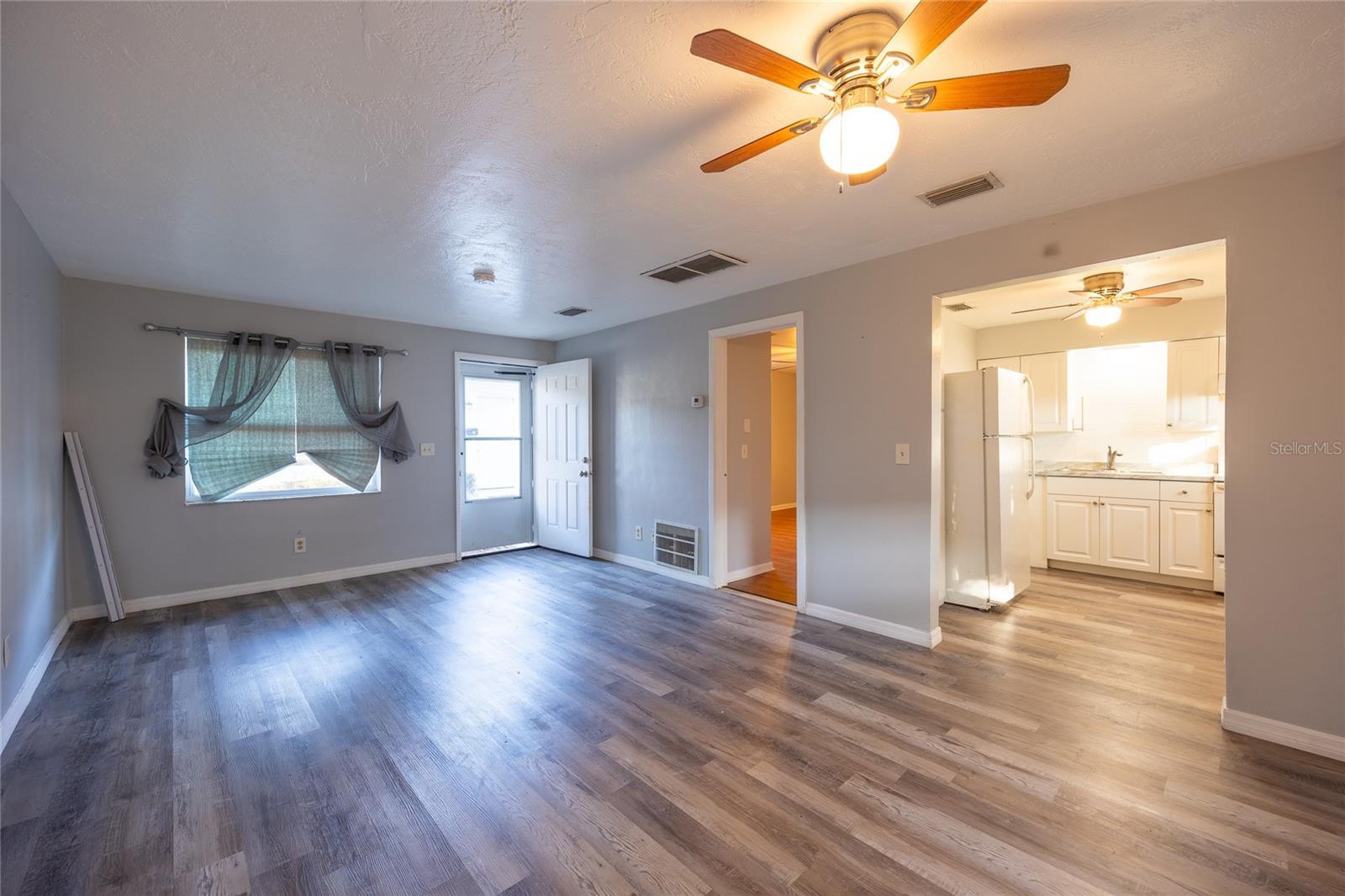 400 S METEOR AVE — photo 3