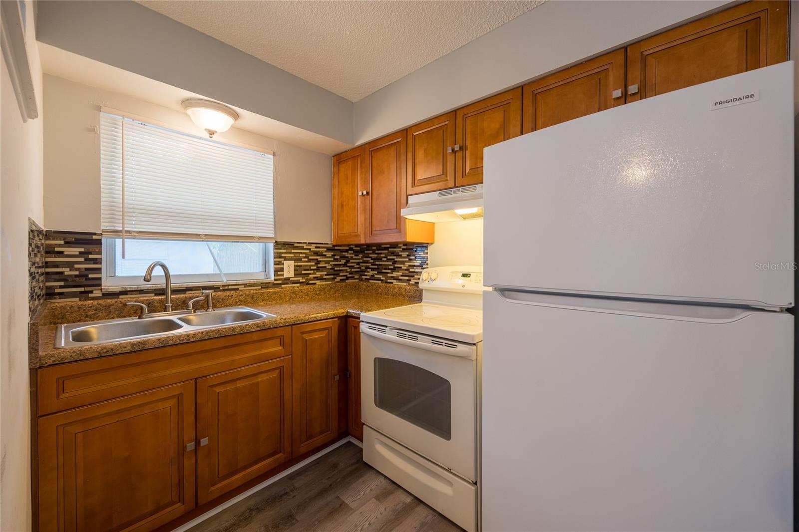 400 S METEOR AVE — photo 21