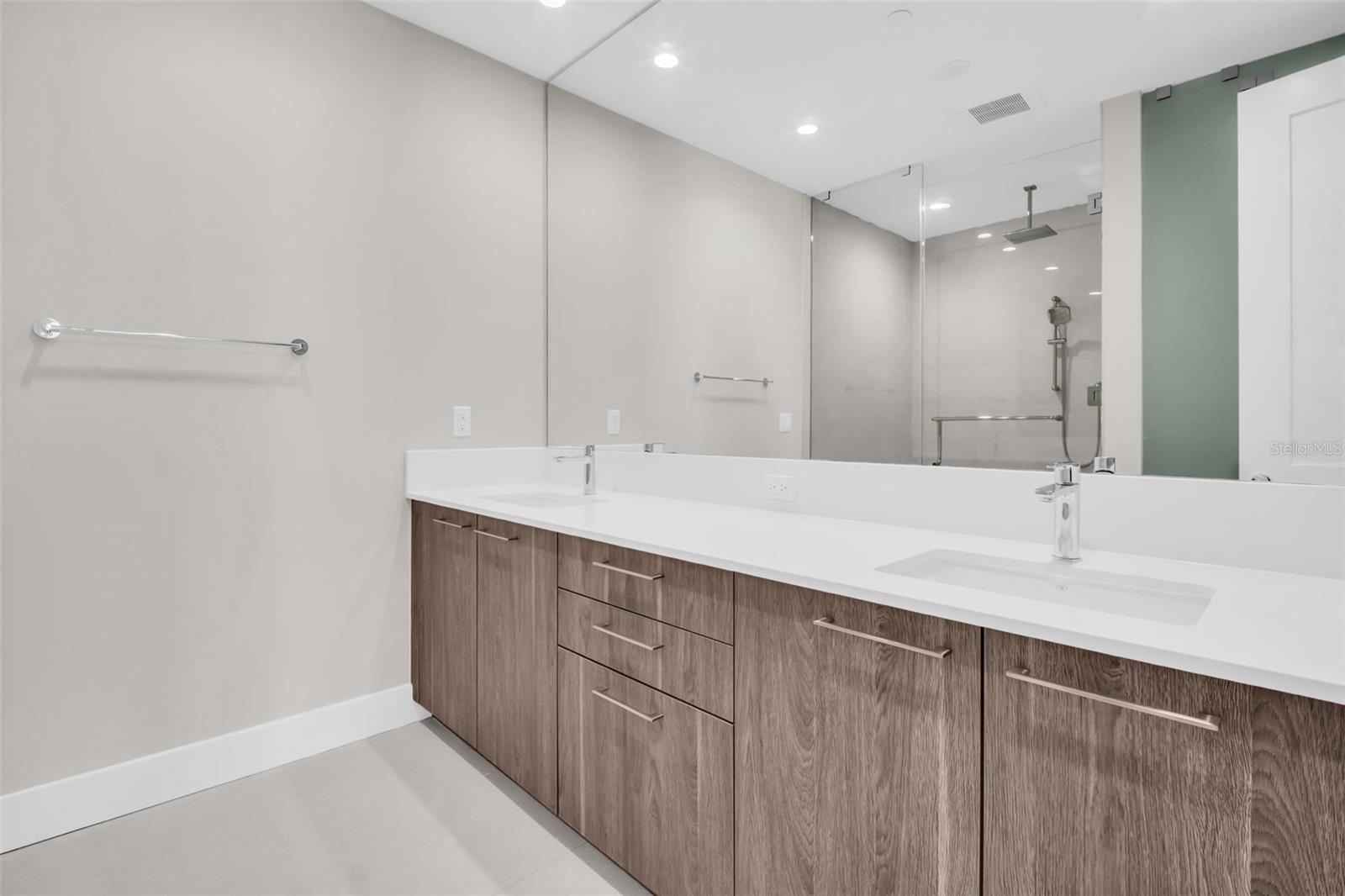 275 1ST AVE S #2001 — photo 31