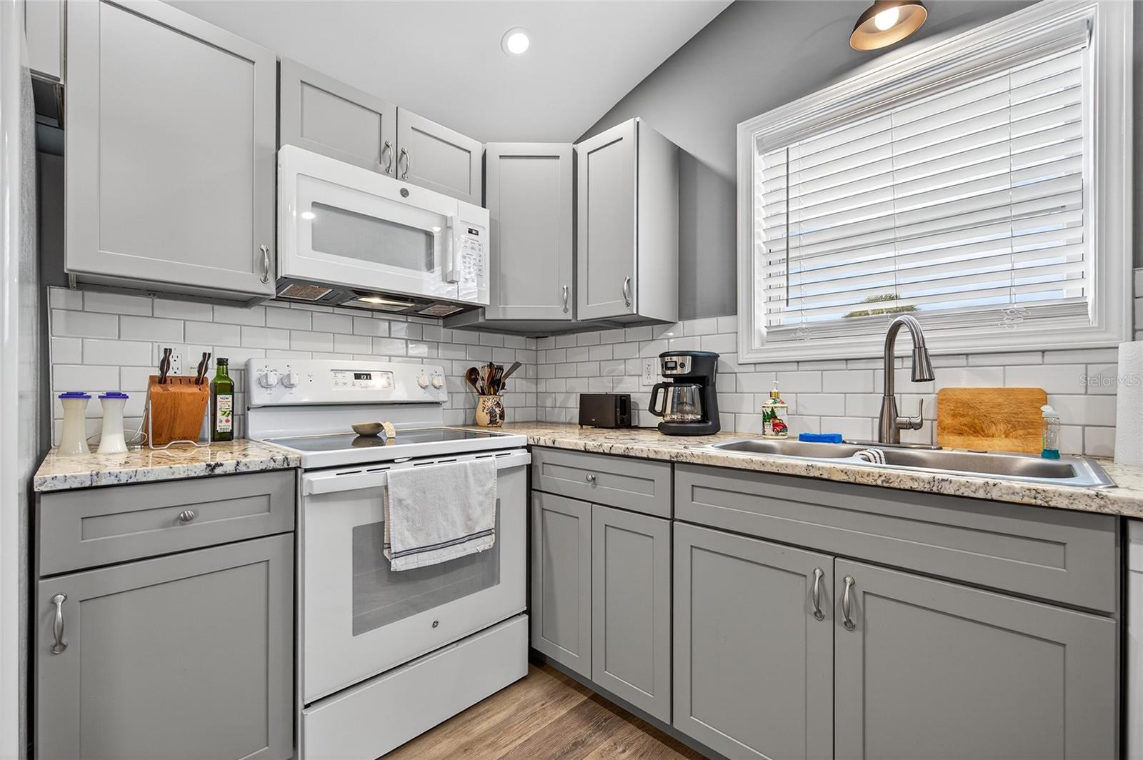 204 CROWN POINT DR — photo 22