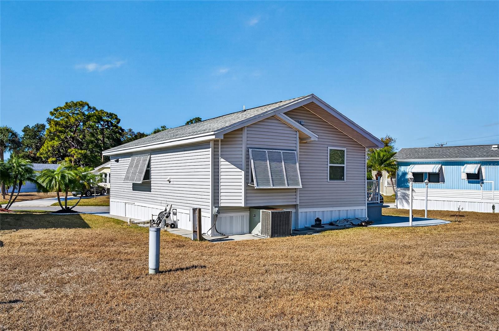 204 CROWN POINT DR — photo 39