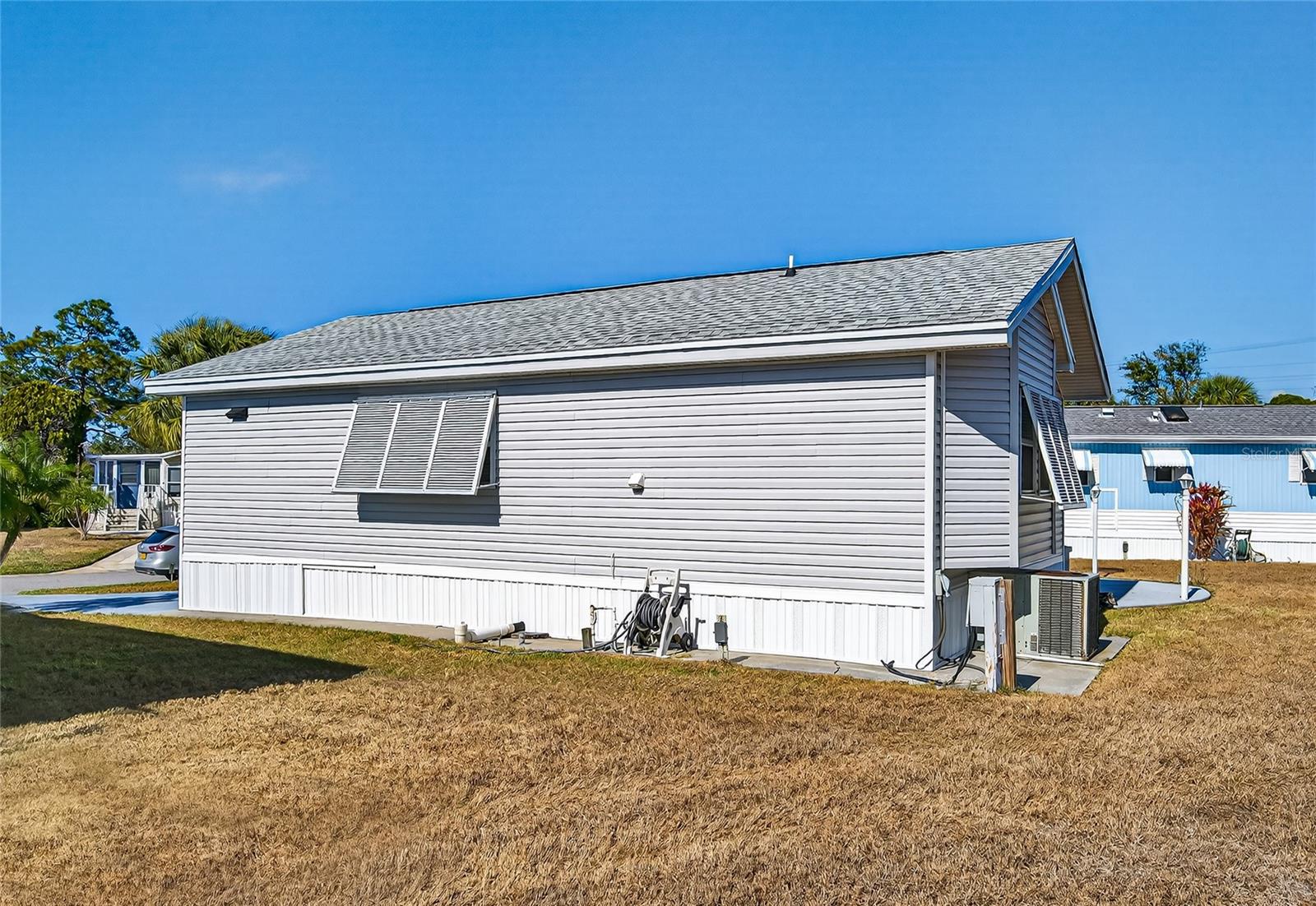 204 CROWN POINT DR — photo 37