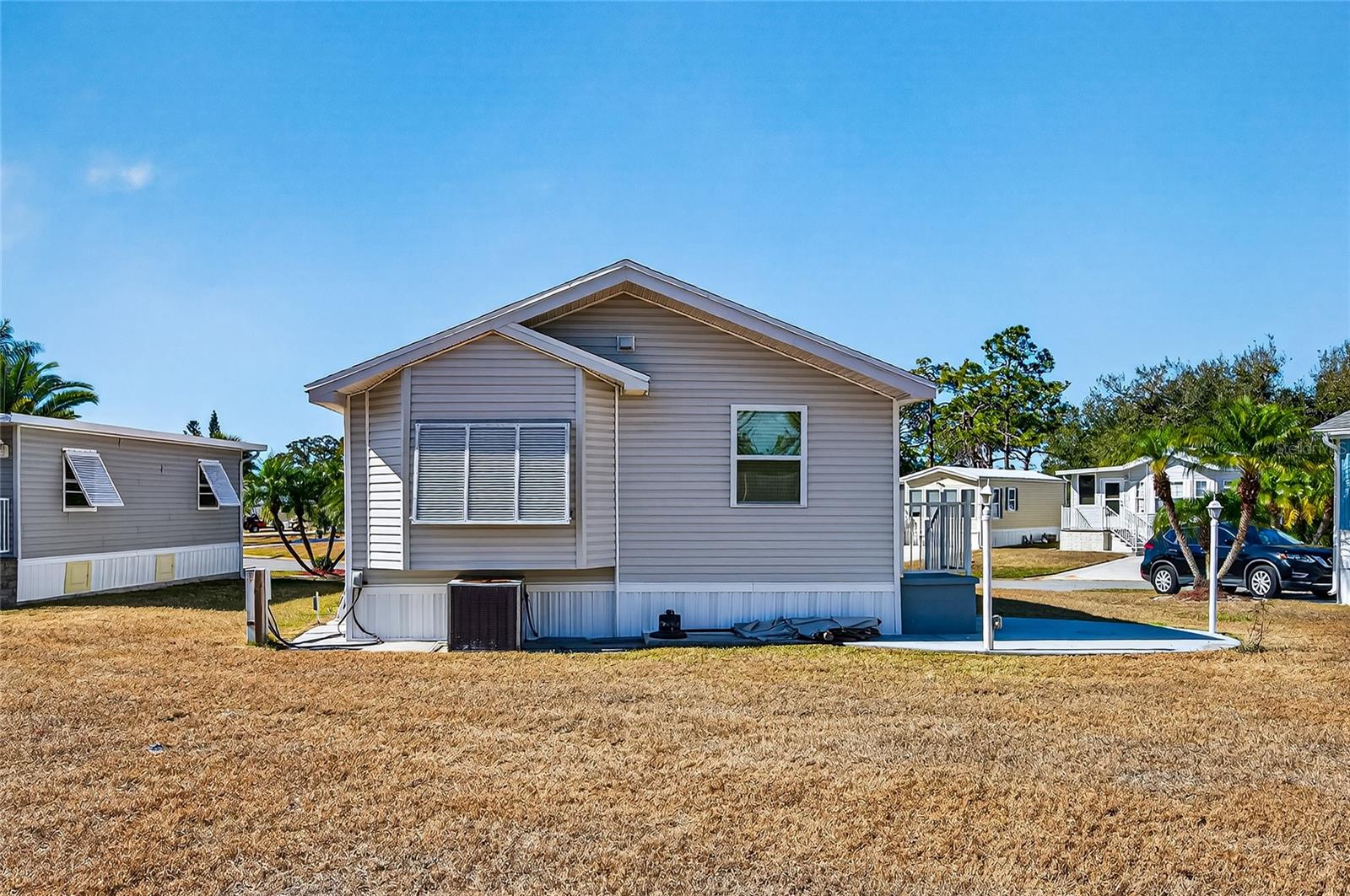 204 CROWN POINT DR — photo 38