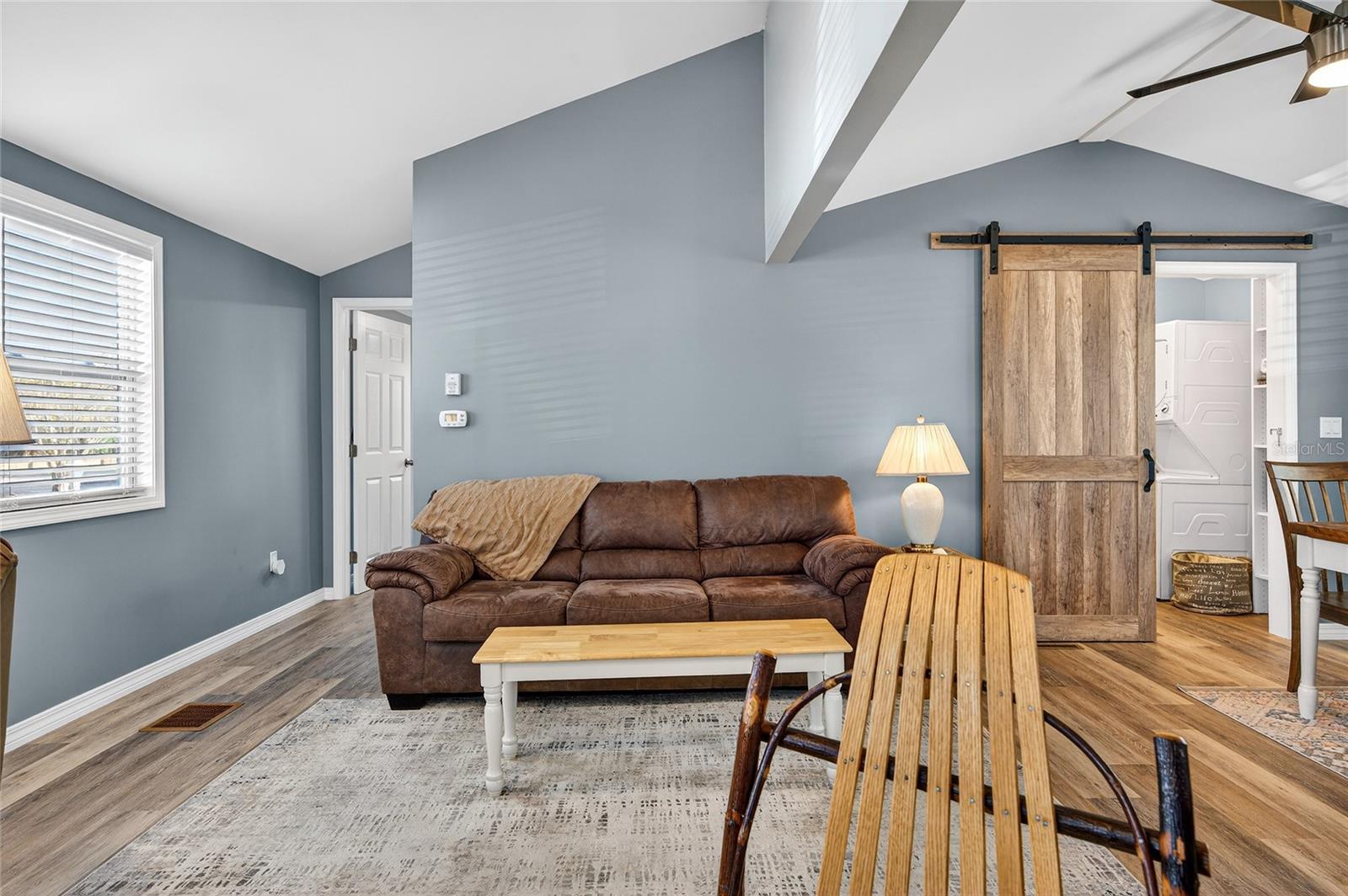 204 CROWN POINT DR — photo 19