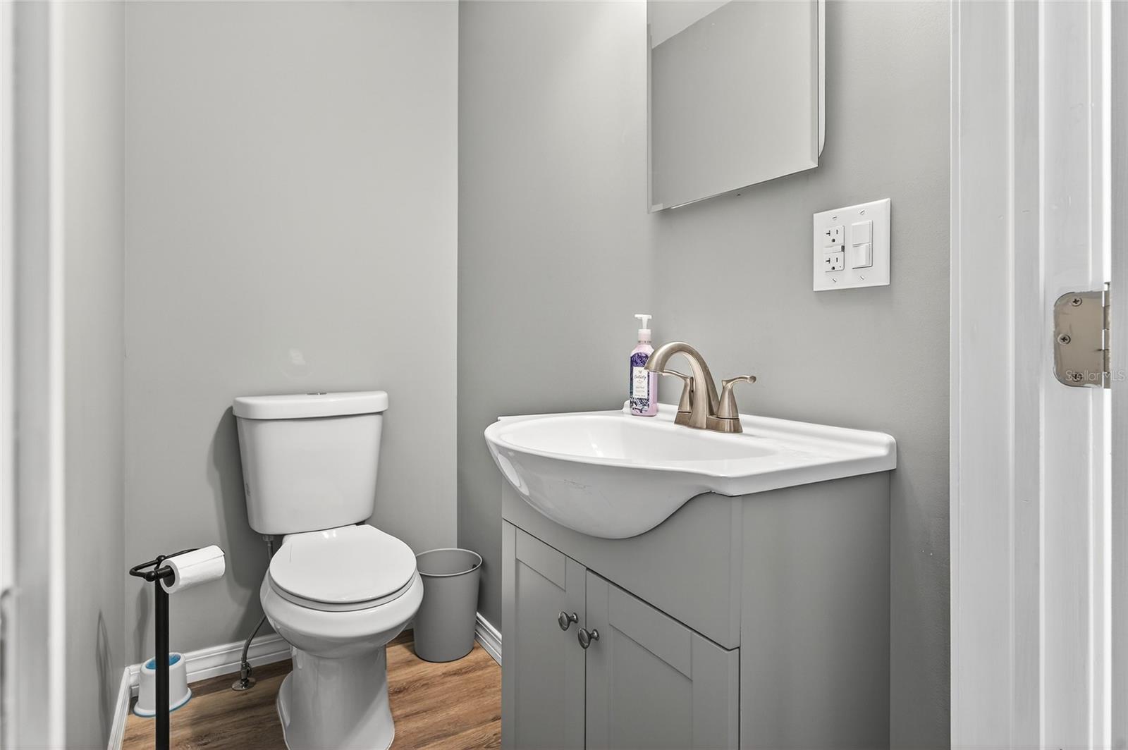 204 CROWN POINT DR — photo 36