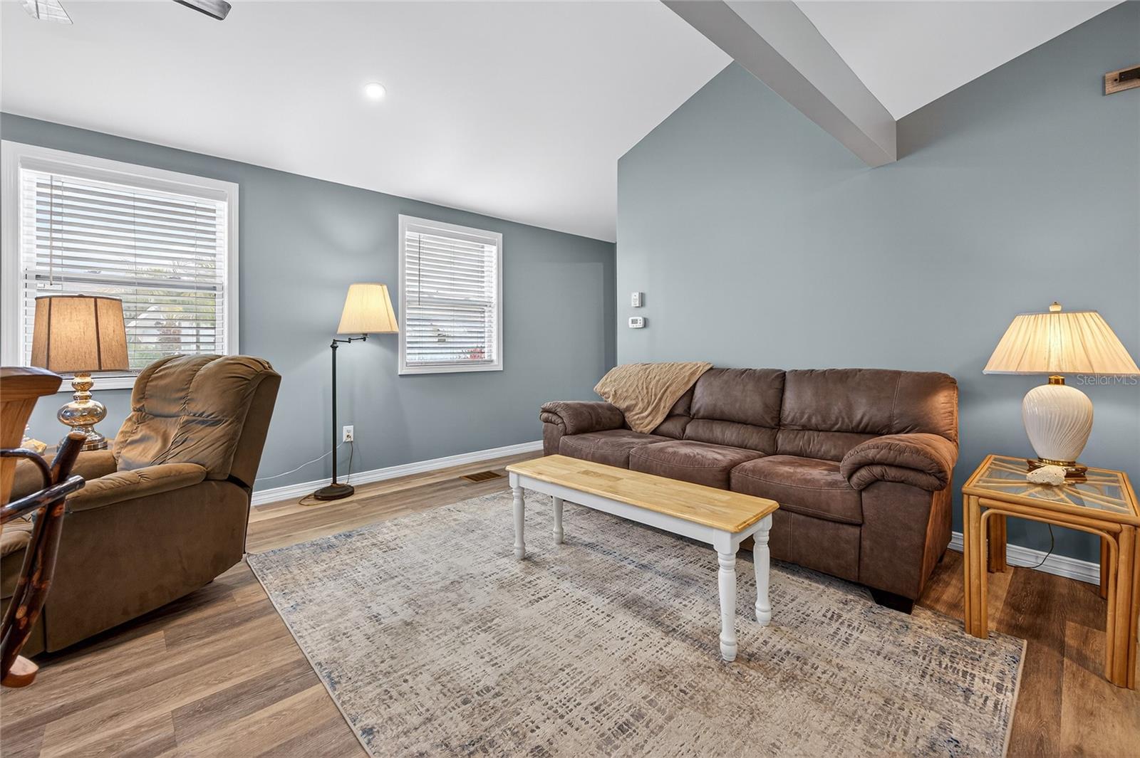 204 CROWN POINT DR — photo 2