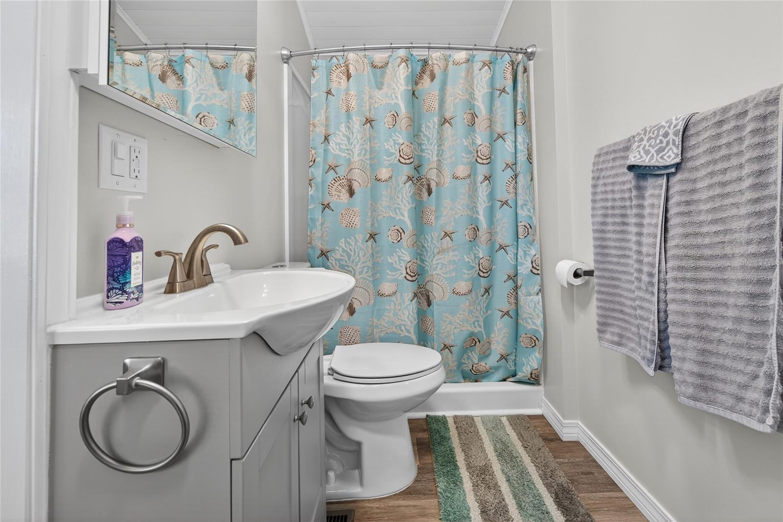 204 CROWN POINT DR — photo 6