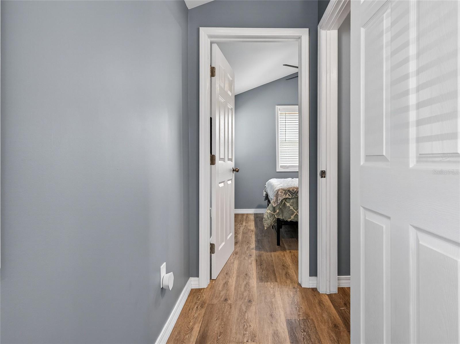 204 CROWN POINT DR — photo 31