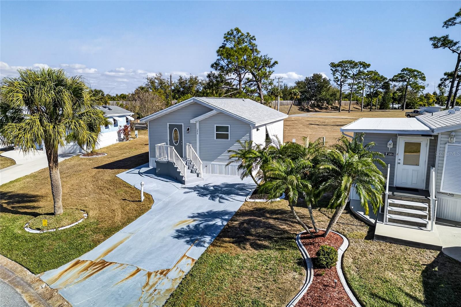 204 CROWN POINT DR — photo 10