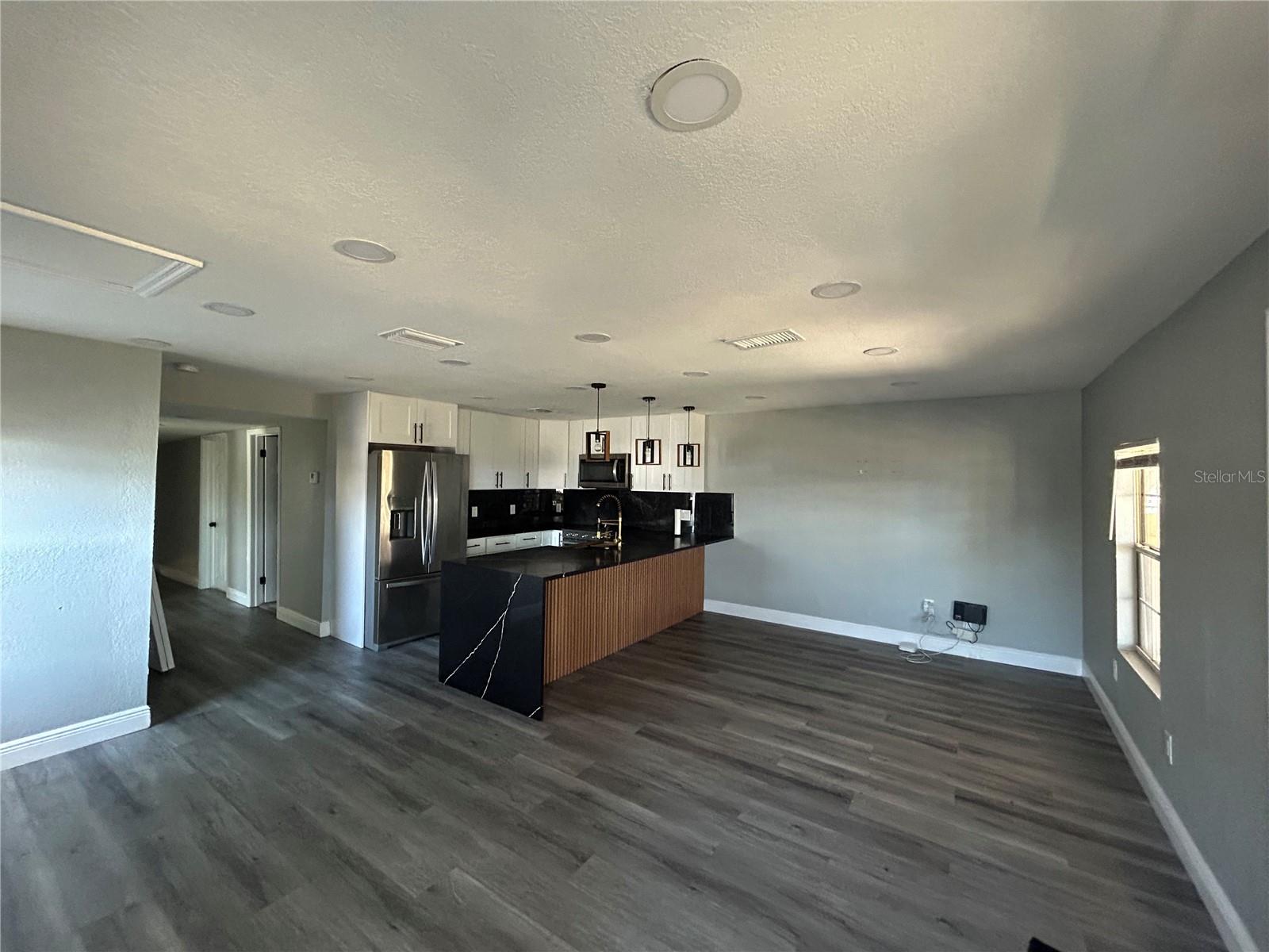 2119 E ELLICOTT — photo 4