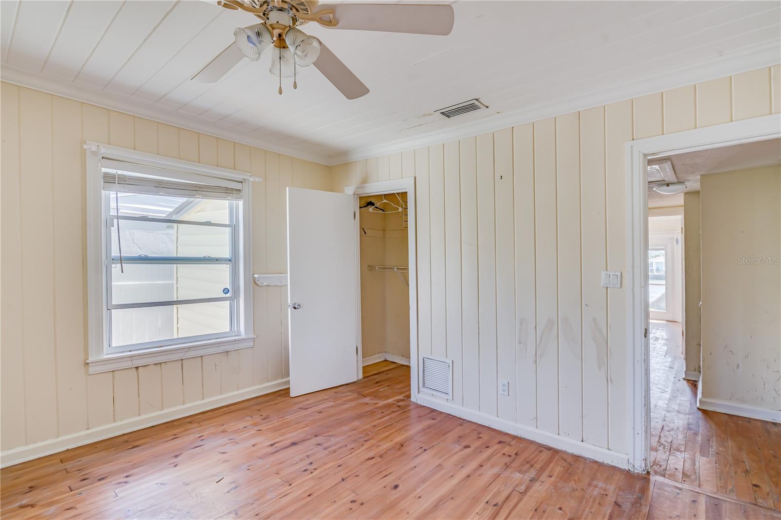 16029 REDINGTON DR — photo 37