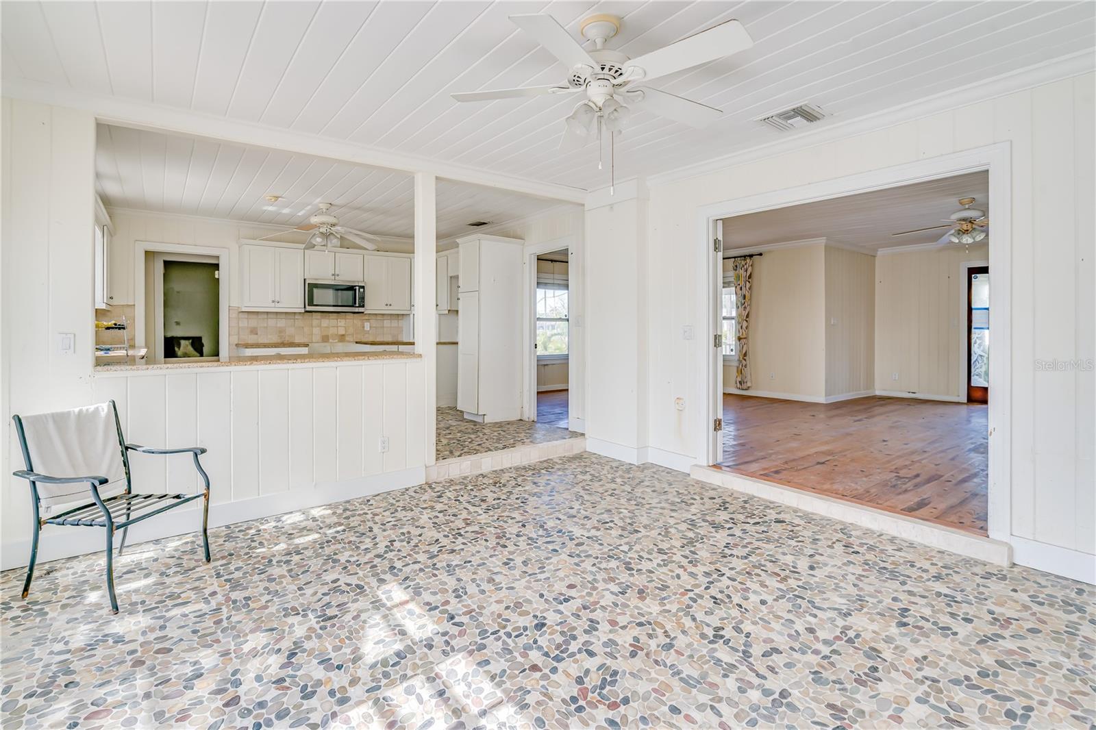 16029 REDINGTON DR — photo 17