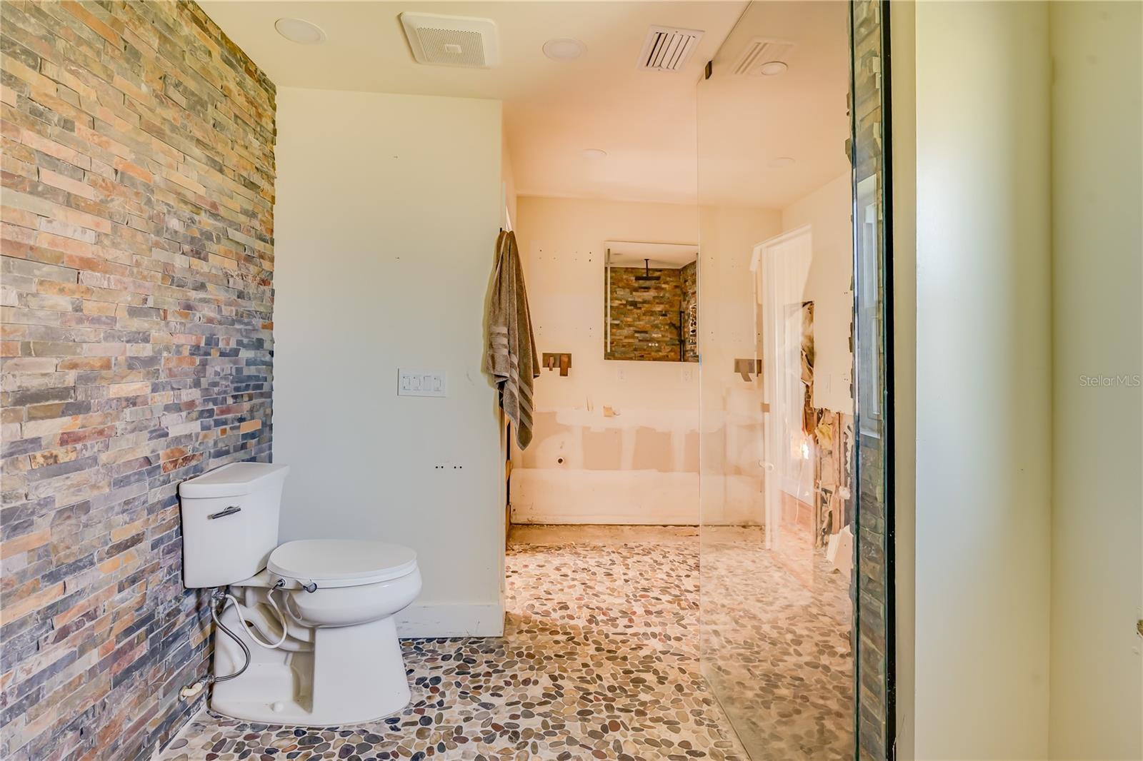 16029 REDINGTON DR — photo 34
