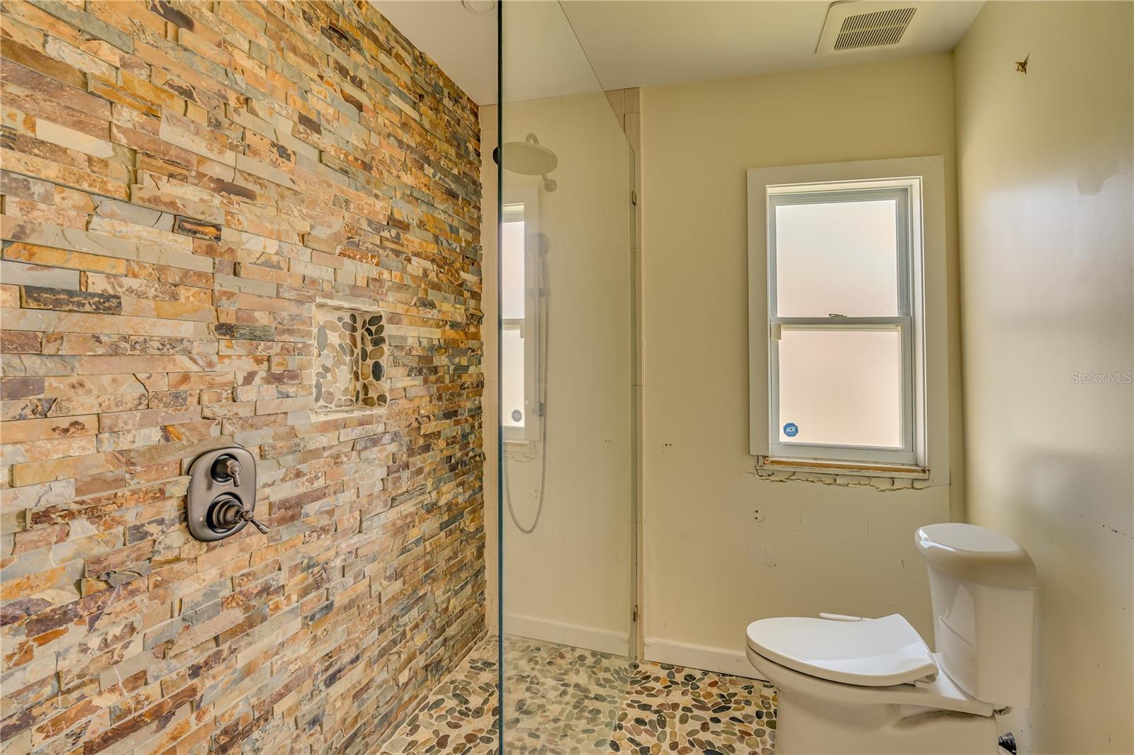 16029 REDINGTON DR — photo 30
