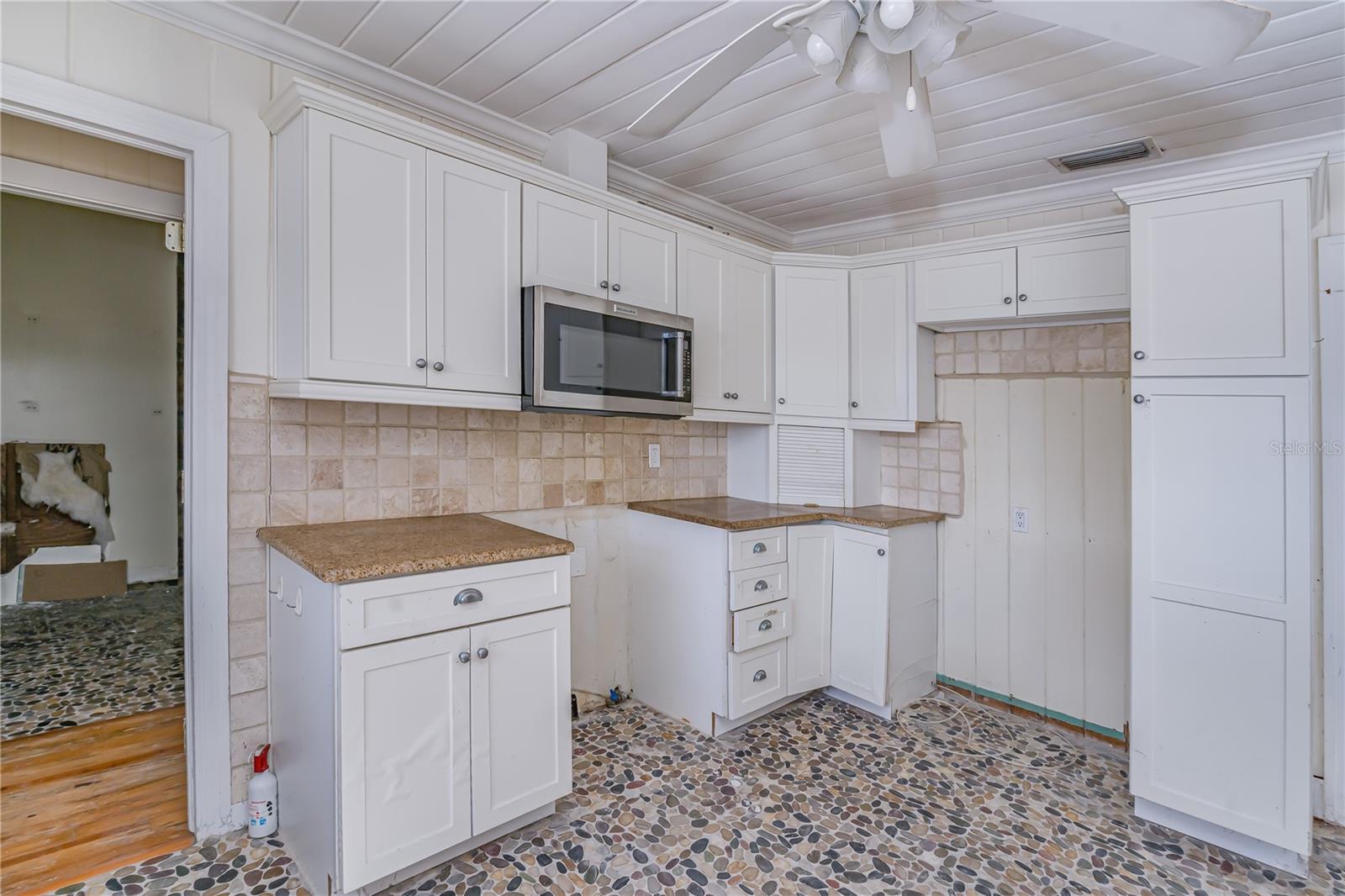 16029 REDINGTON DR — photo 20