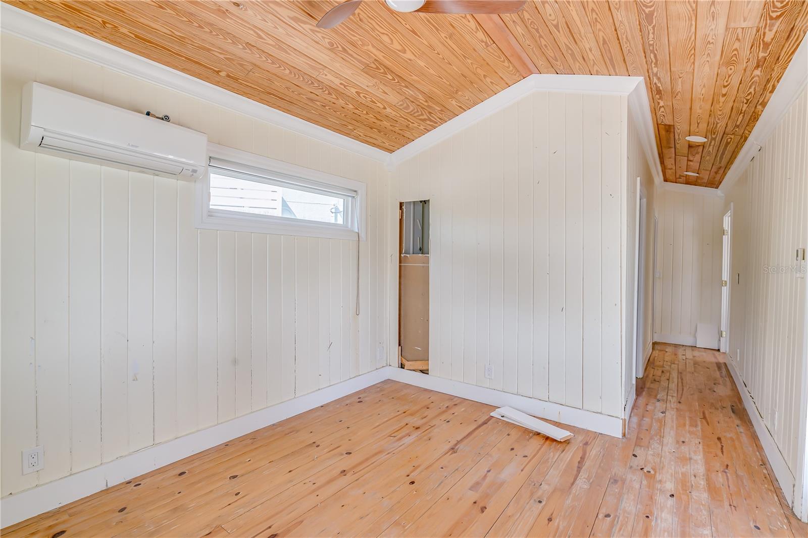 16029 REDINGTON DR — photo 25