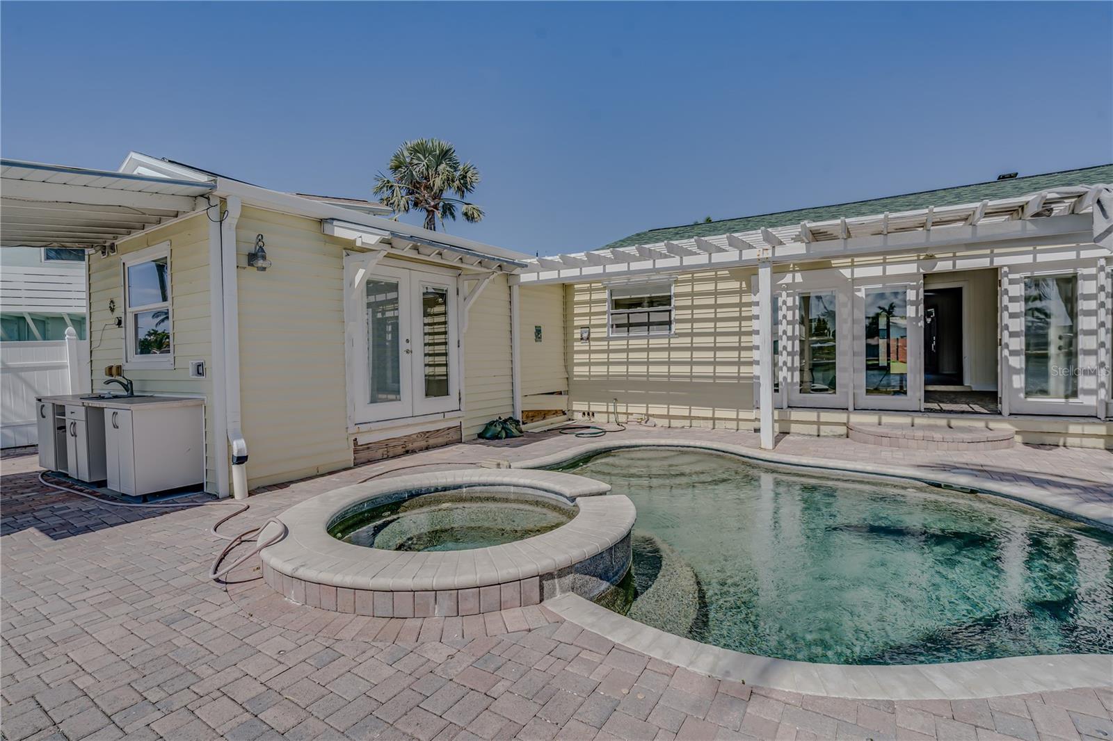 16029 REDINGTON DR — photo 44