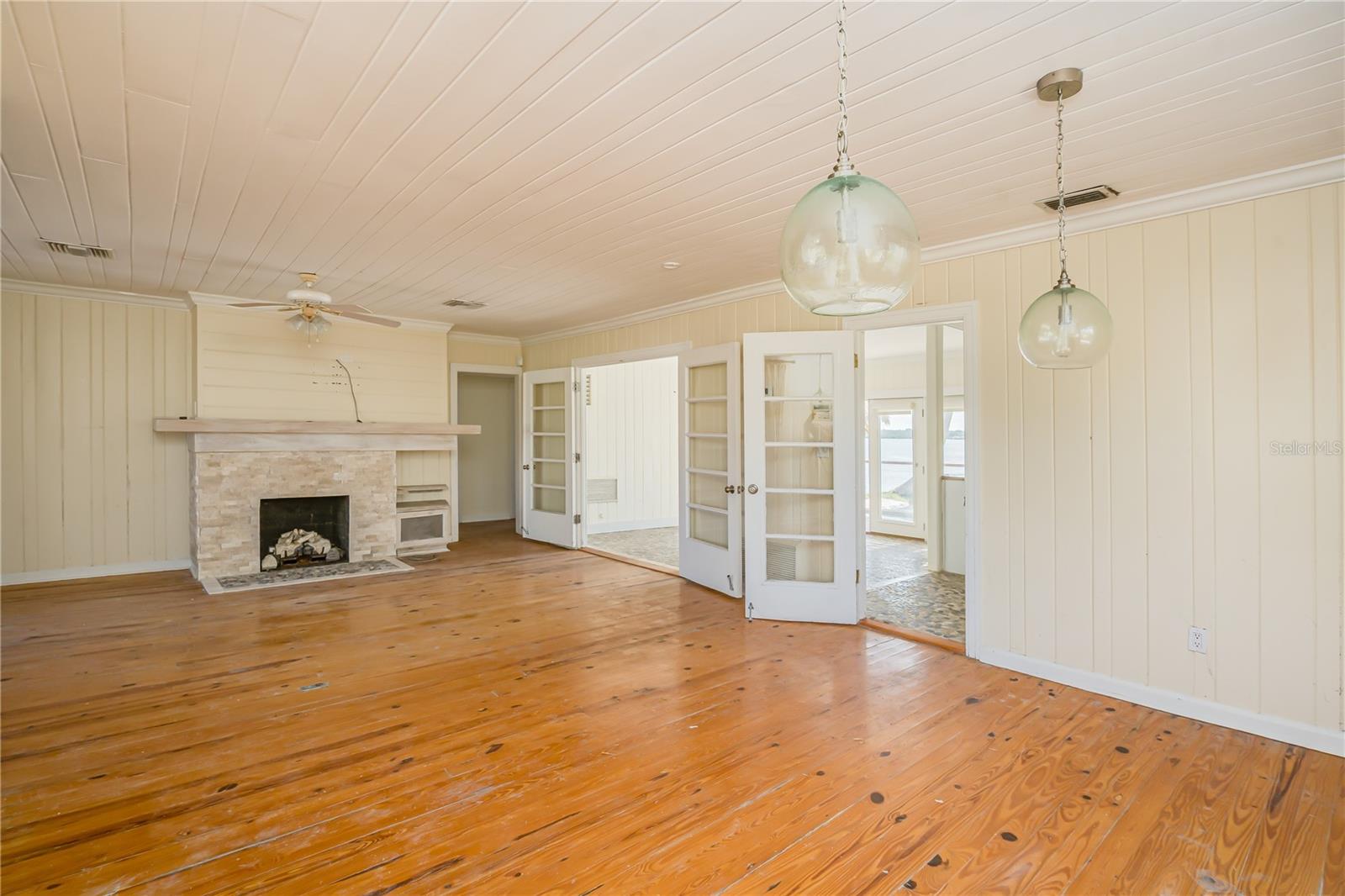 16029 REDINGTON DR — photo 14