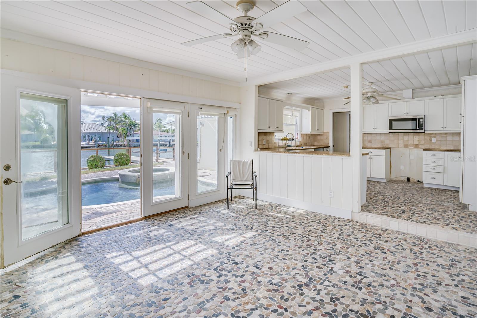 16029 REDINGTON DR — photo 16