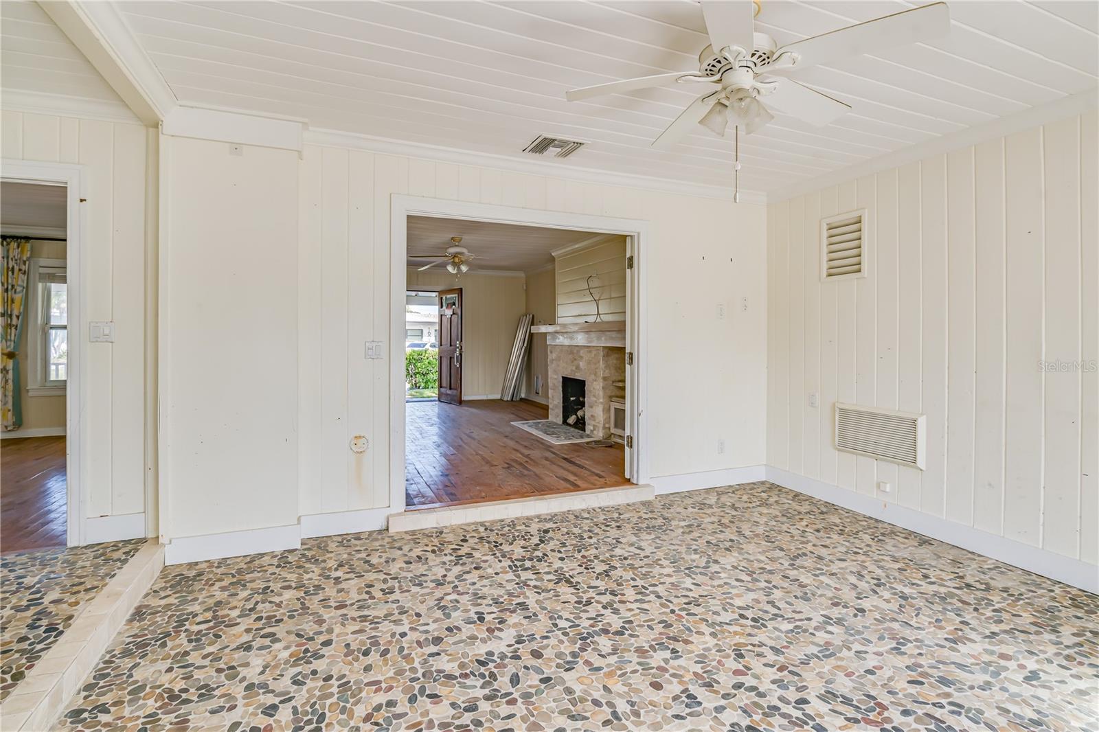 16029 REDINGTON DR — photo 18