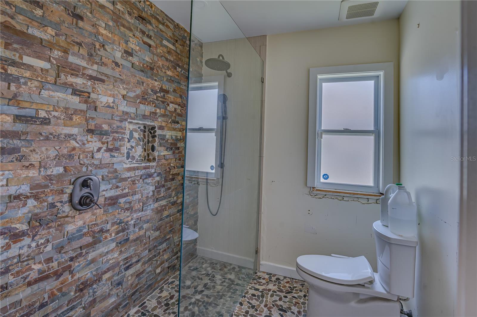 16029 REDINGTON DR — photo 31