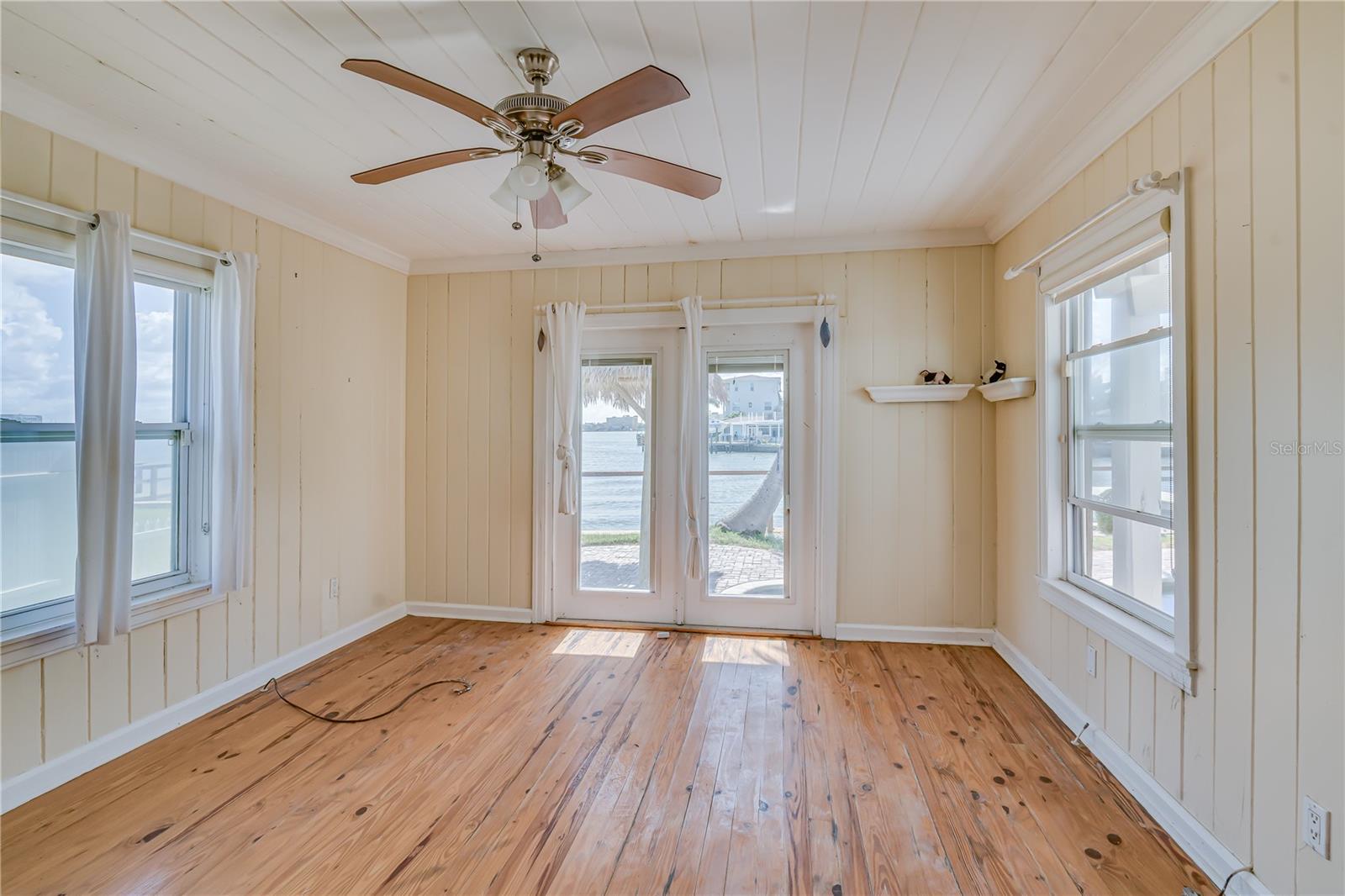 16029 REDINGTON DR — photo 24