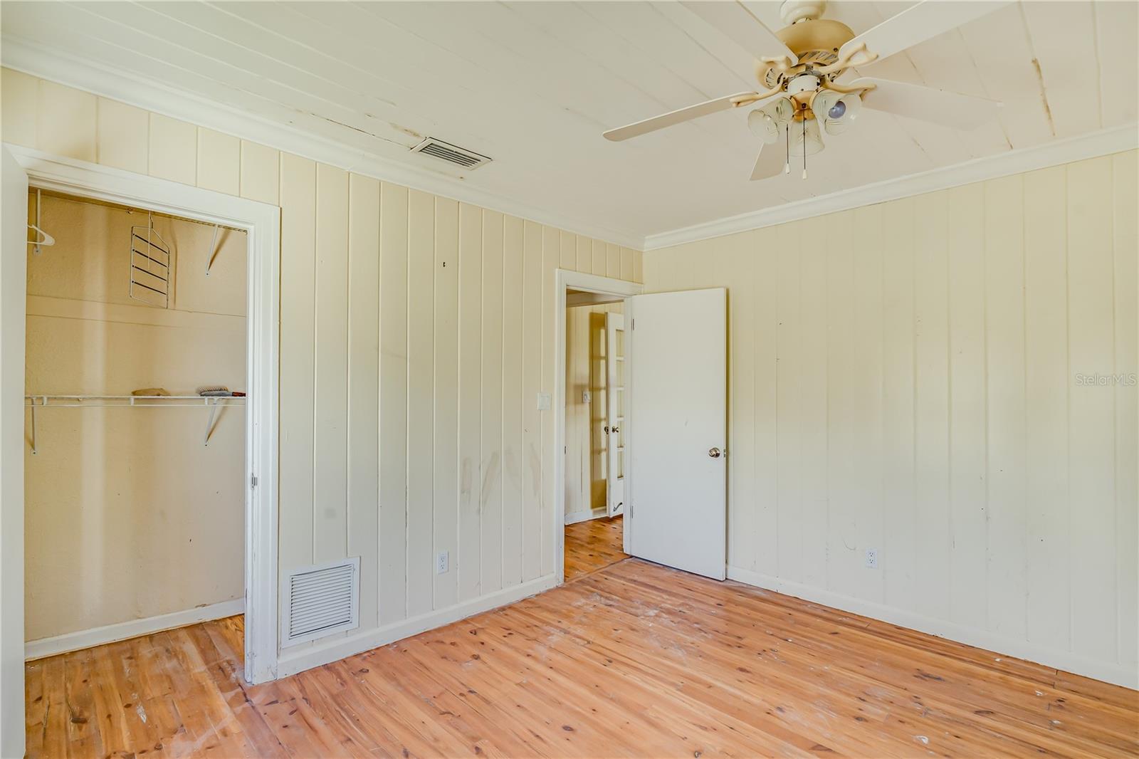 16029 REDINGTON DR — photo 38