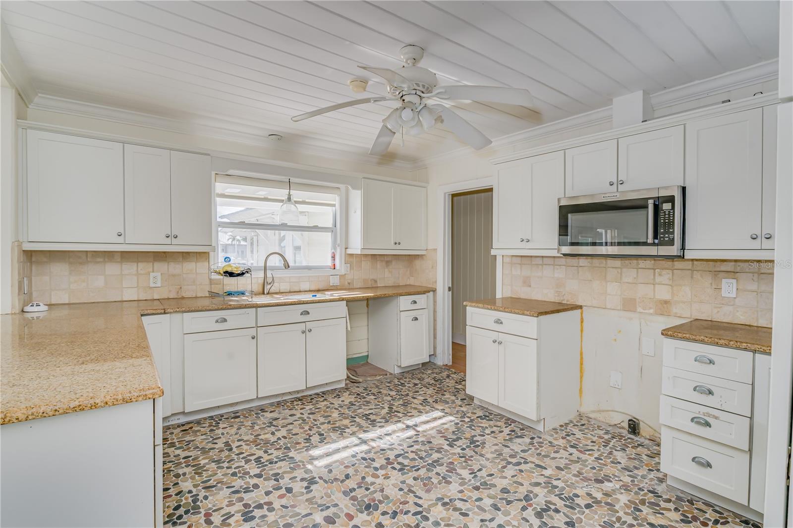 16029 REDINGTON DR — photo 19