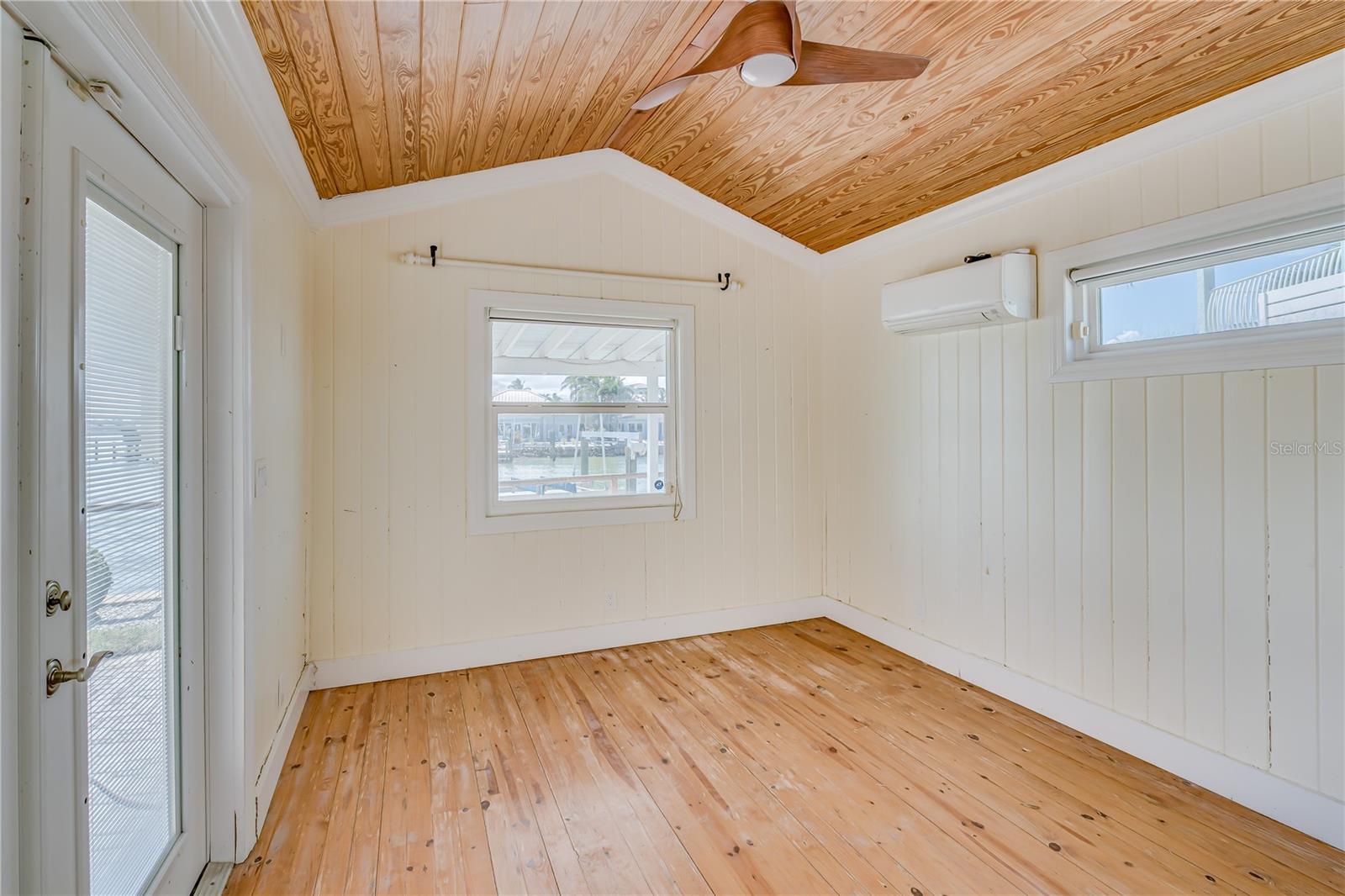 16029 REDINGTON DR — photo 23