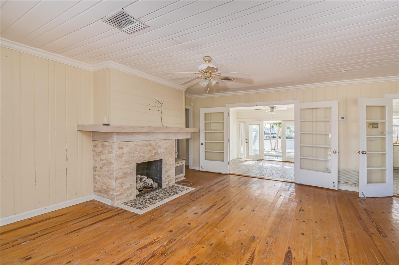 16029 REDINGTON DR — photo 15