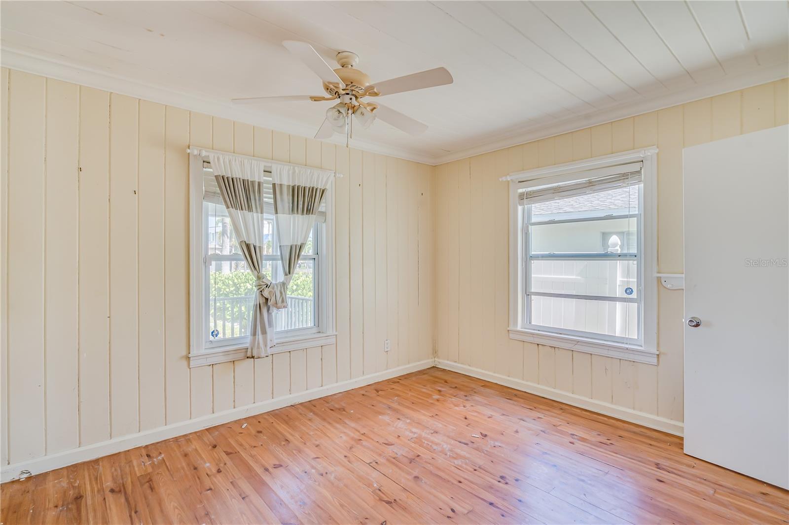 16029 REDINGTON DR — photo 36