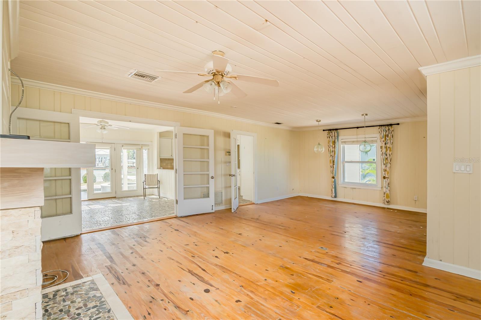 16029 REDINGTON DR — photo 13