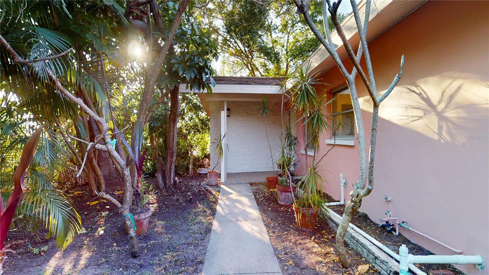 1546 BELLEAIR RD — photo 2