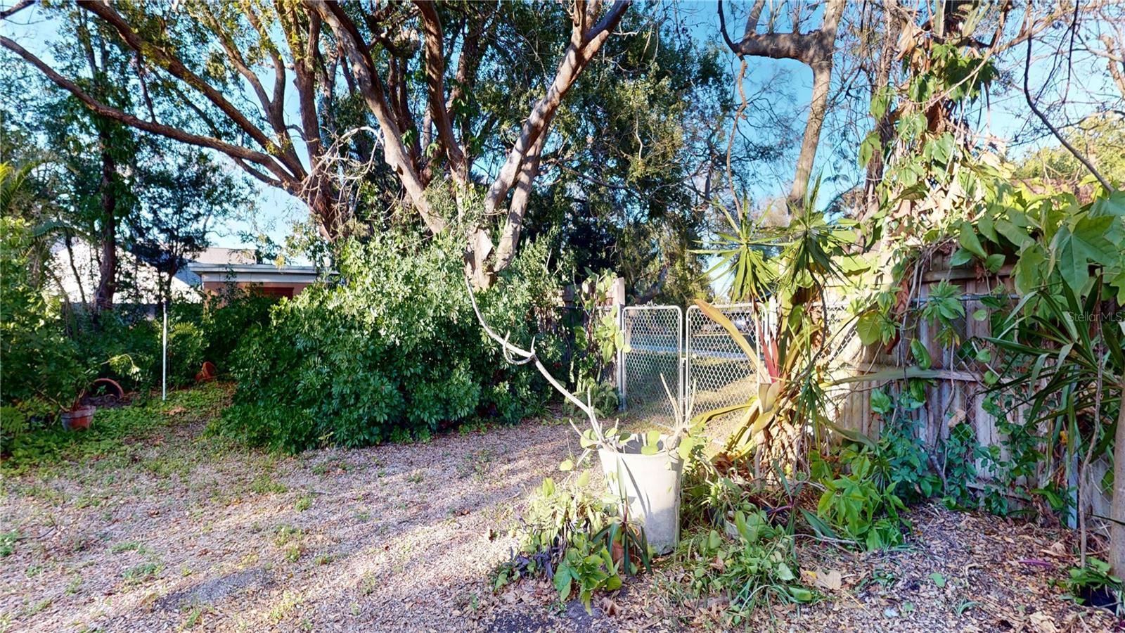 1546 BELLEAIR RD — photo 46