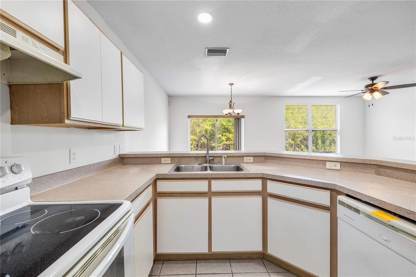6229 OLIVEDALE DR — photo 14