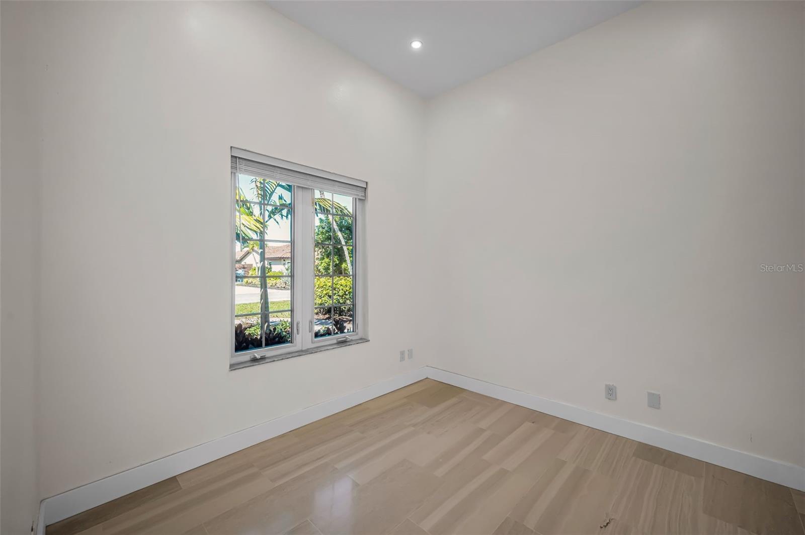 755 116TH AVE — photo 31