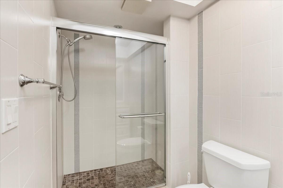 3820 GLEN OAKS MANOR DR — photo 32