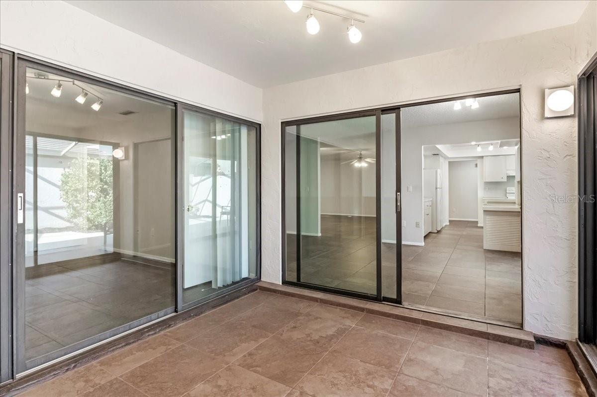 3820 GLEN OAKS MANOR DR — photo 25