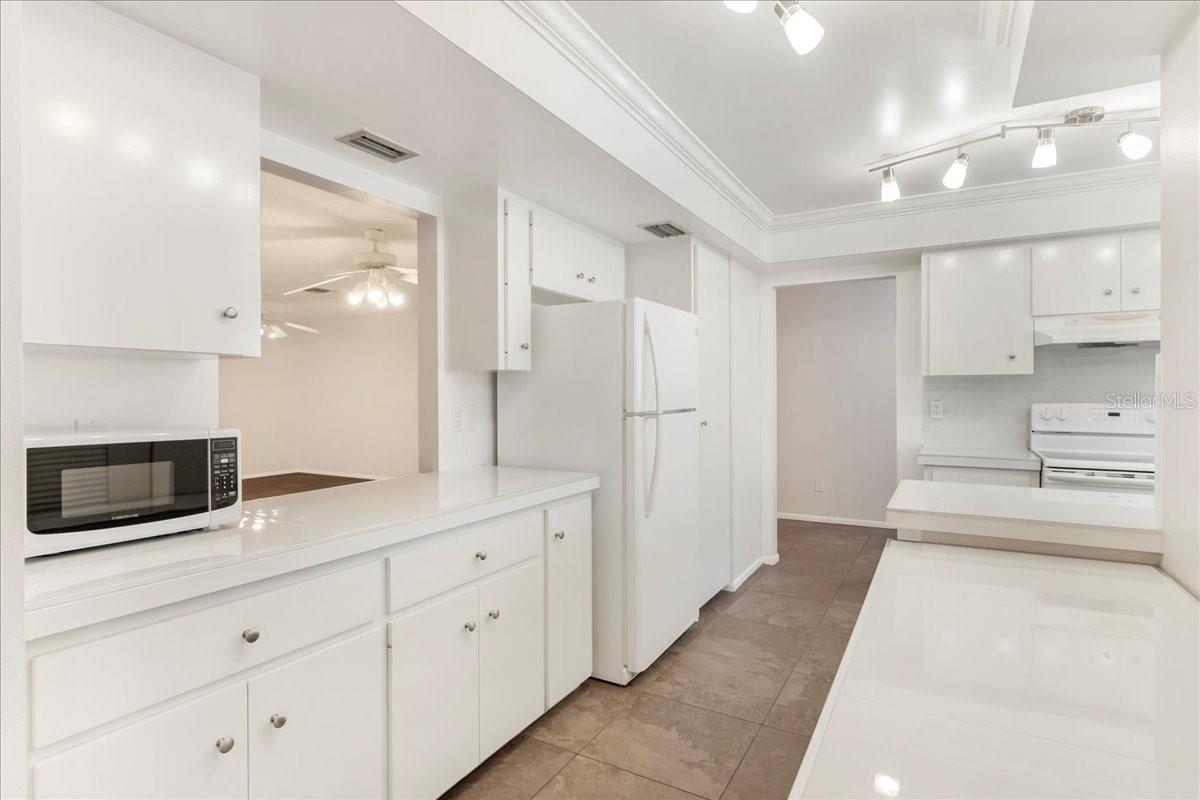 3820 GLEN OAKS MANOR DR — photo 16
