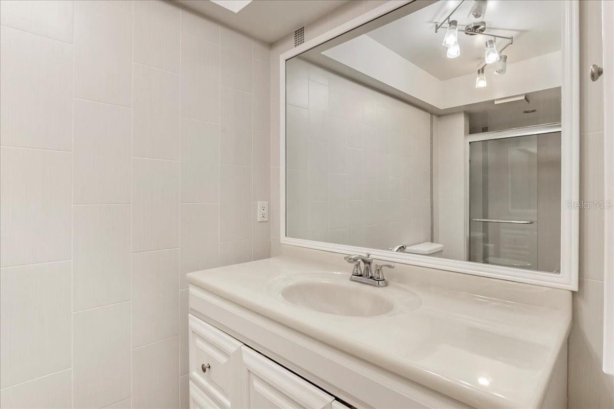 3820 GLEN OAKS MANOR DR — photo 31