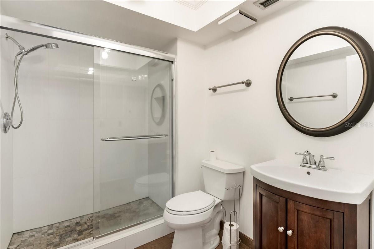 3820 GLEN OAKS MANOR DR — photo 36