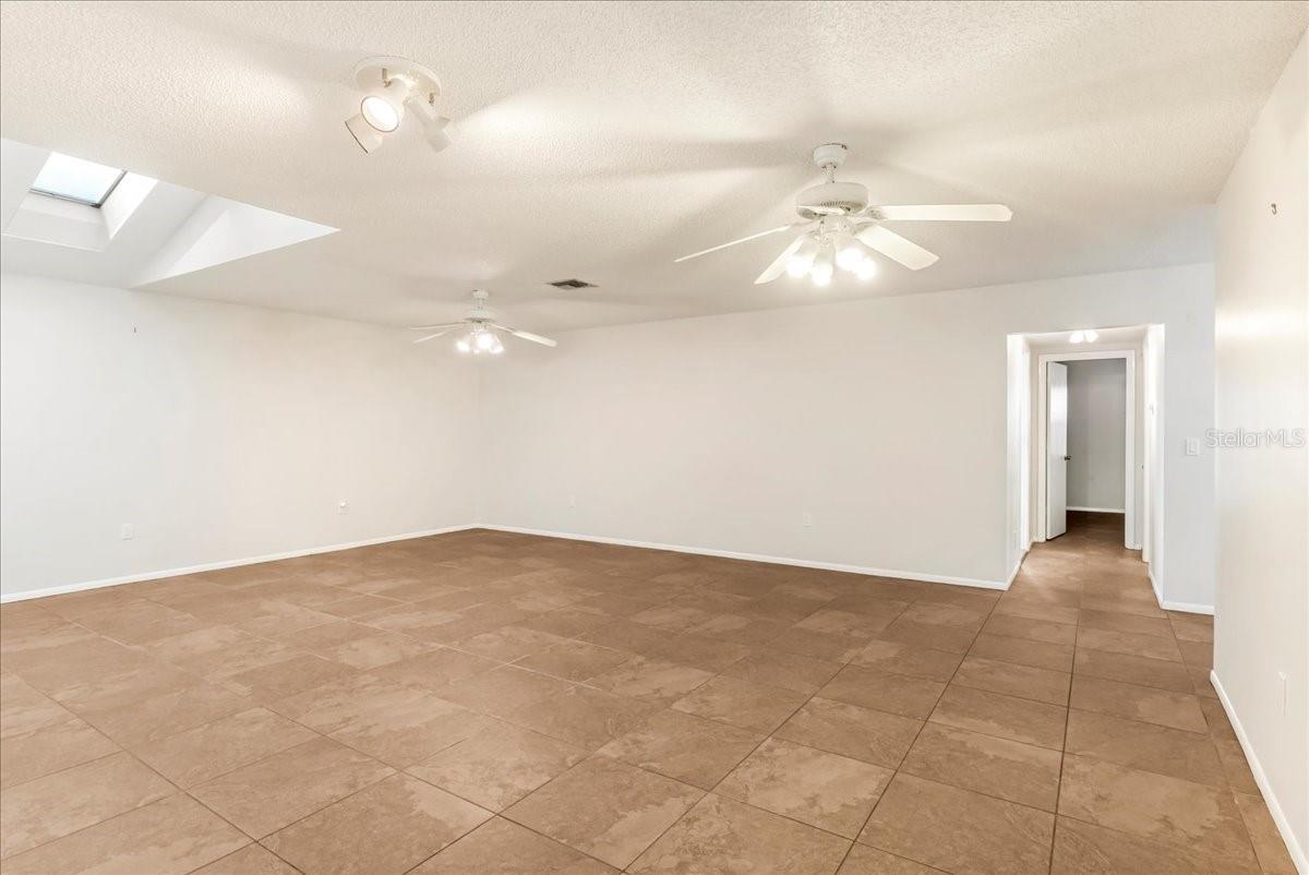 3820 GLEN OAKS MANOR DR — photo 9