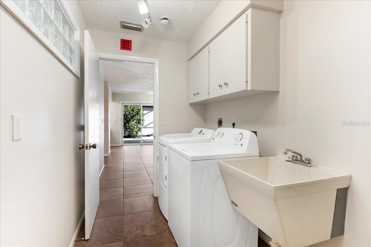 3820 GLEN OAKS MANOR DR — photo 38