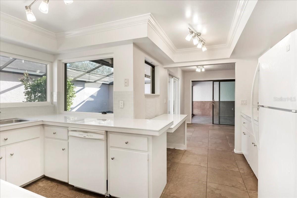 3820 GLEN OAKS MANOR DR — photo 12