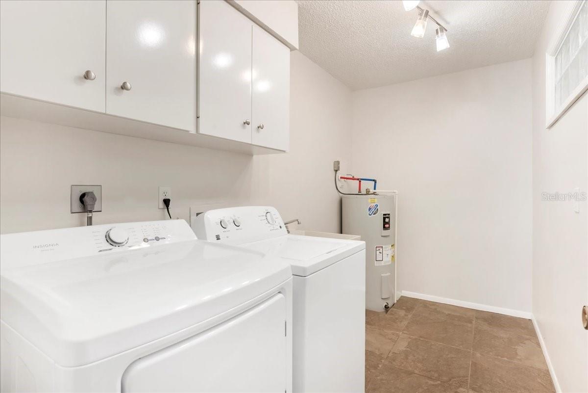 3820 GLEN OAKS MANOR DR — photo 37