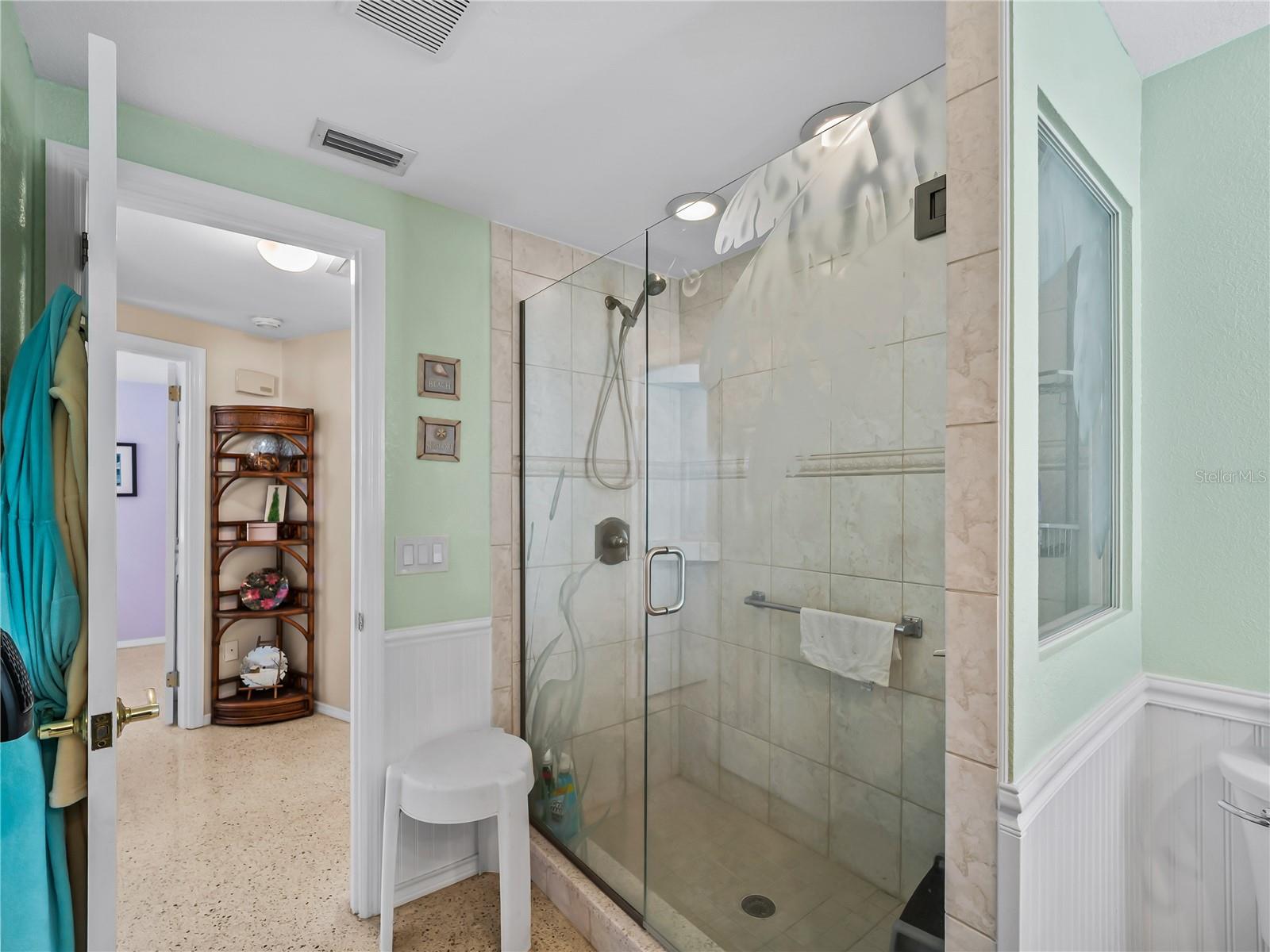 896 S VENICE BLVD — photo 32